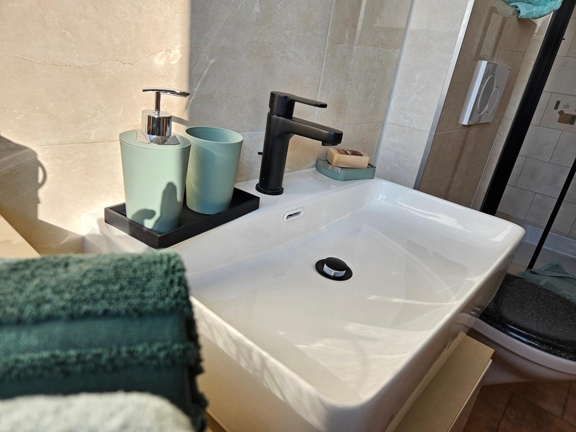 Neu Businessapp In Zentraler Lage Mit 3 Schlafzimmern Fuer Geschaeftsreisende Pendler Und Familien Naehe Sz See Salzgitter Extérieur photo